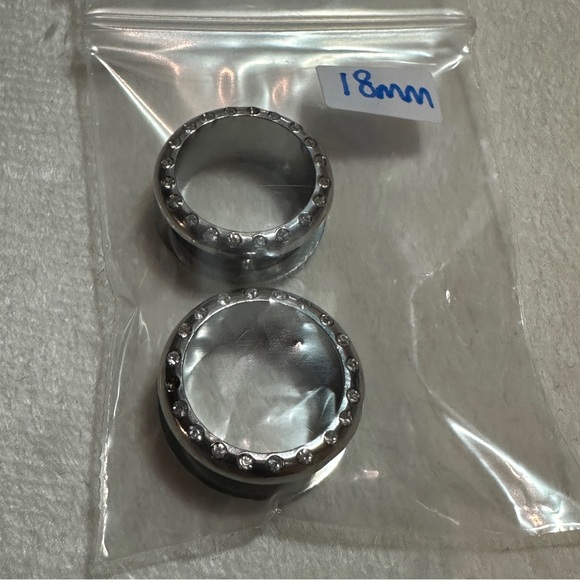 New 18 mm Ear Plugs piercings Earrings lobes never worn - Picture 6 of 6